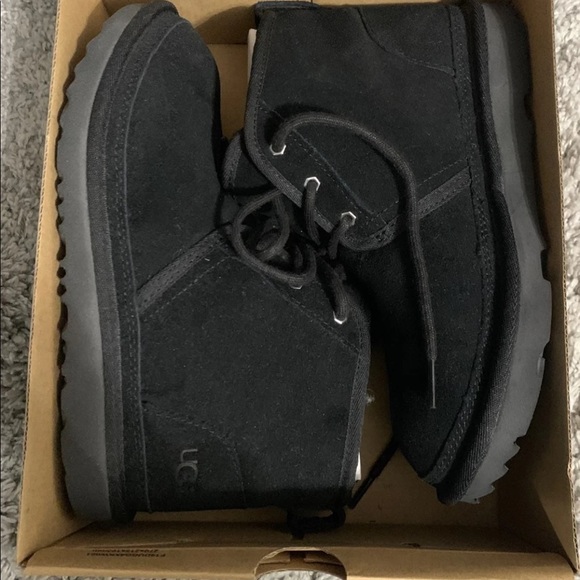 UGGS - Picture 3 of 3